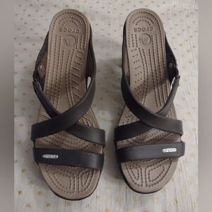 CROCS Cyprus High Heel Sandals  Espresso / Mushroom